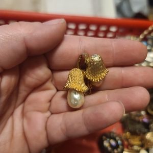 Vintage Sarah Coventry pin and earring set